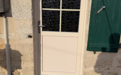 Installation d&rsquo;une porte d&rsquo;entrée PVC vitrée