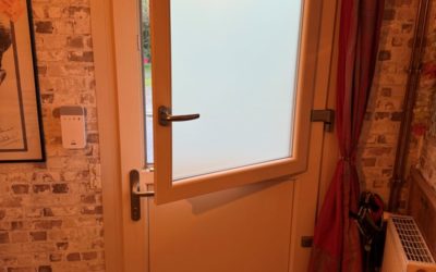 Installation d&rsquo;une porte avec ouvrant dans l&rsquo;ouvrant