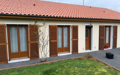 Installation de portes-fenêtres PVC Chêne Doré