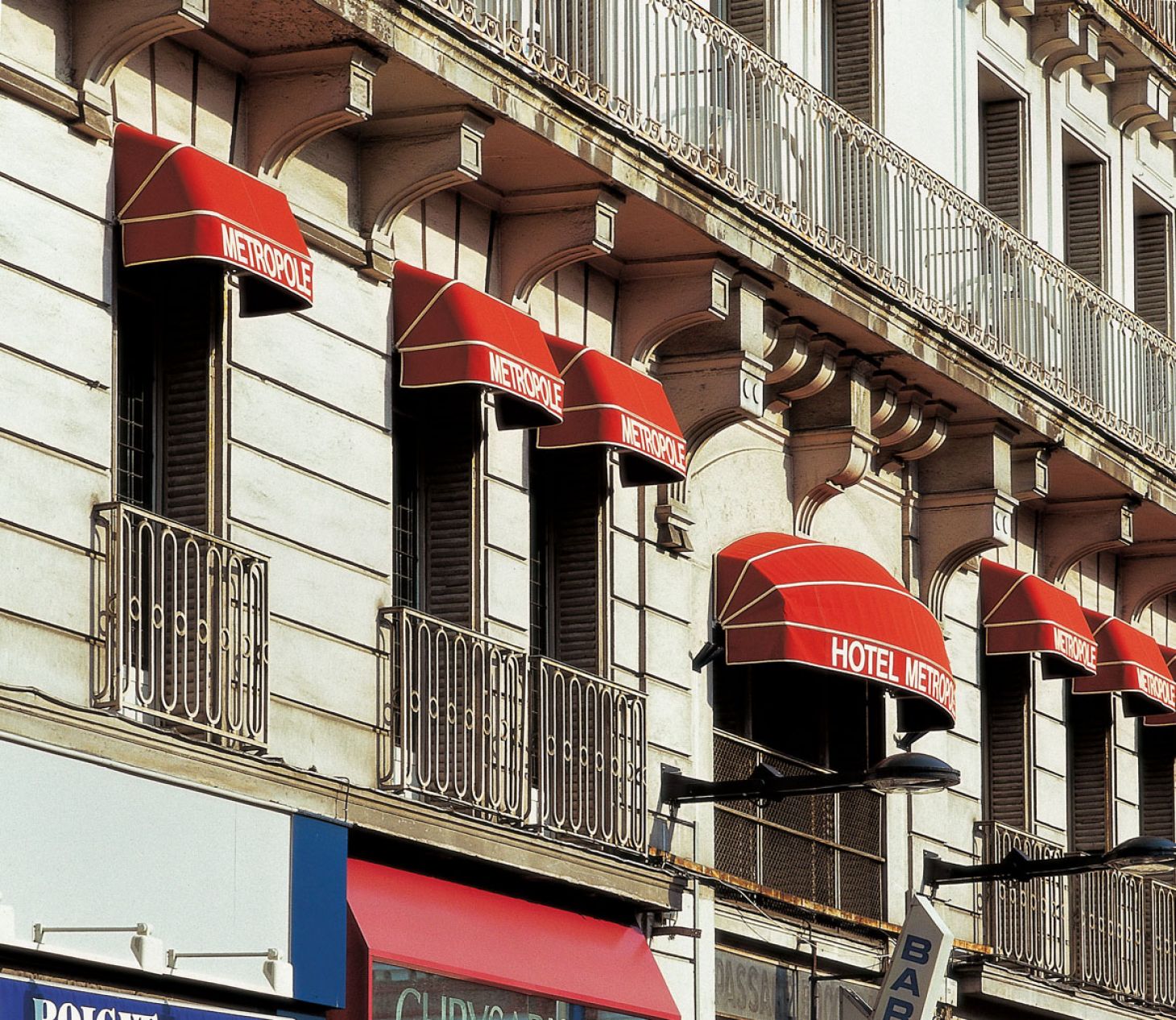 Nos Stores - Toit Mon Toit