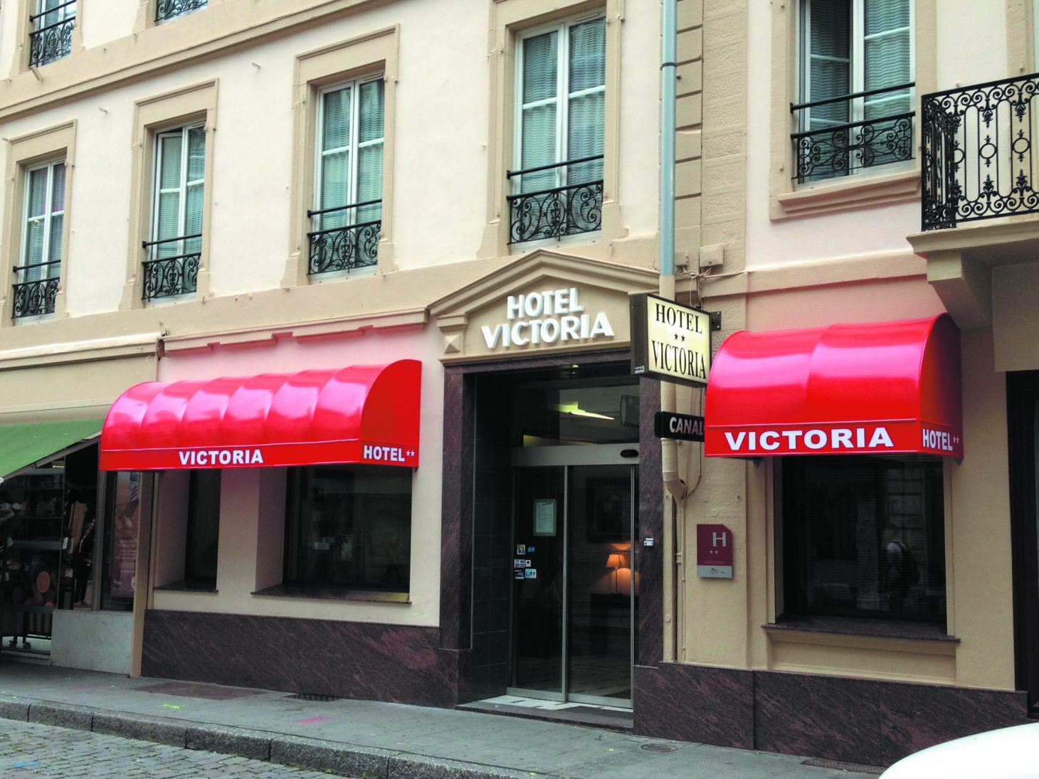 Nos Stores - Toit Mon Toit