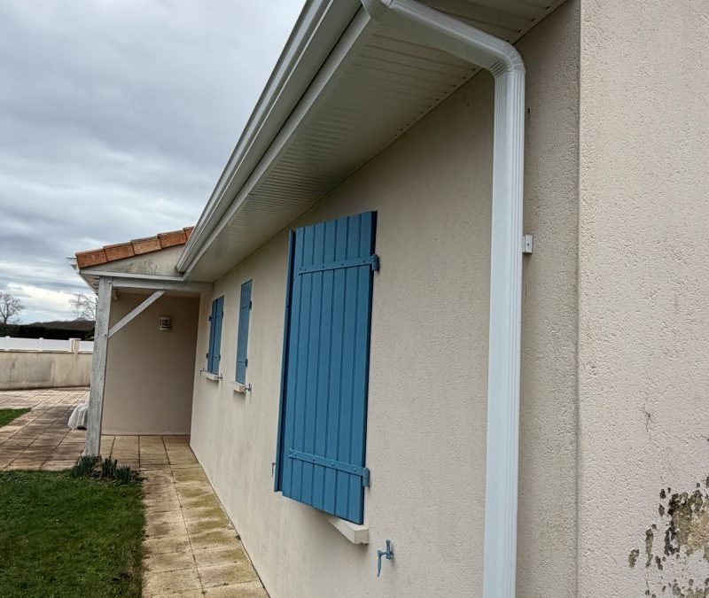 Installation de dessous de toit et gouttière