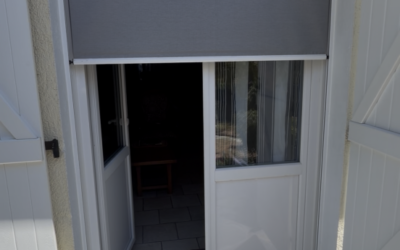 Installation d’une porte-fenêtre 2 vantaux avec Verticoffre solaire