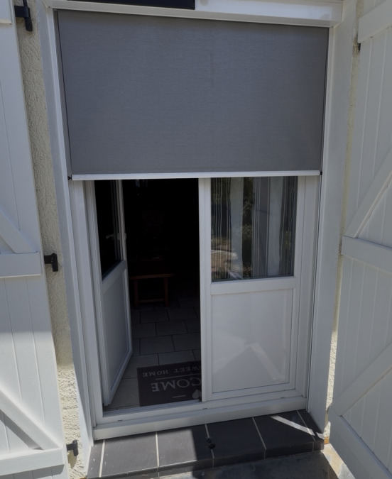 NOS INSTALLATIONS RECENTES Installation d’une porte-fenêtre 2 vantaux avec Verticoffre solaire