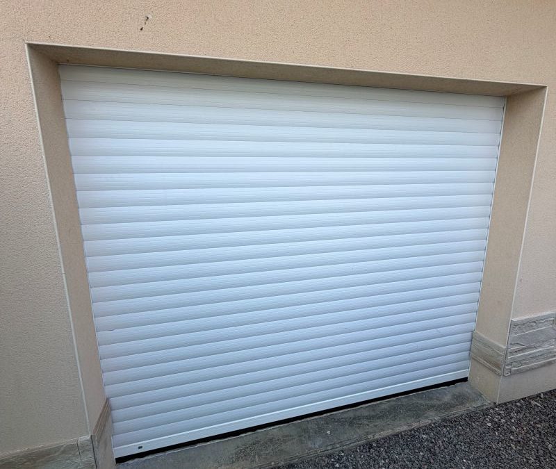 NOS INSTALLATIONS RECENTES Installation d’une porte de garage en aluminium isolée