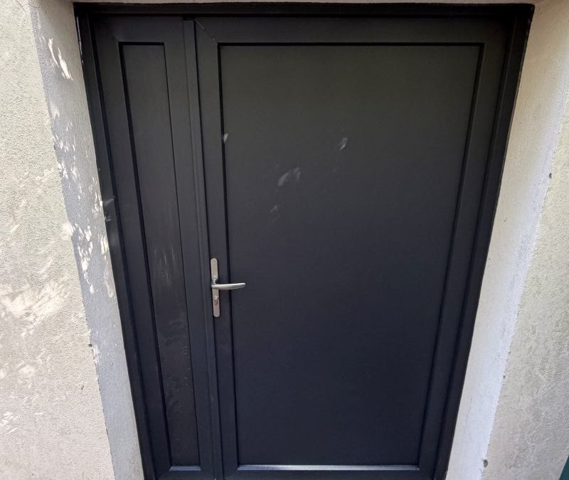 NOS INSTALLATIONS RECENTES Installation d’une porte de service tiercée