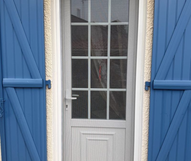 Remplacement d’une porte-fenêtre & pose d’une moustiquaire