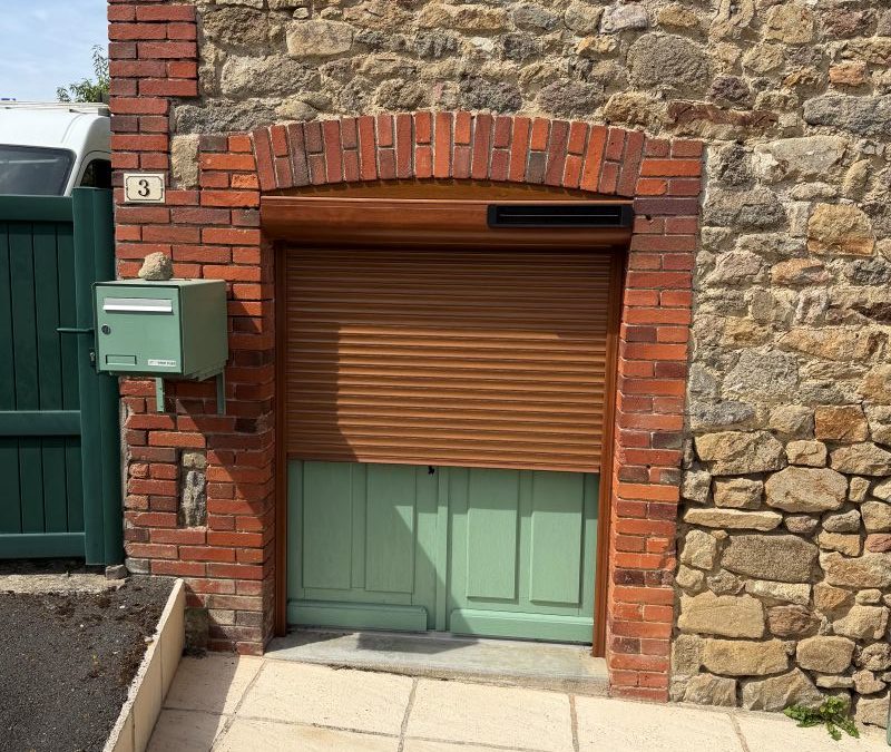 NOS INSTALLATIONS RECENTES Volet roulant aluminium solaire – Chêne doré